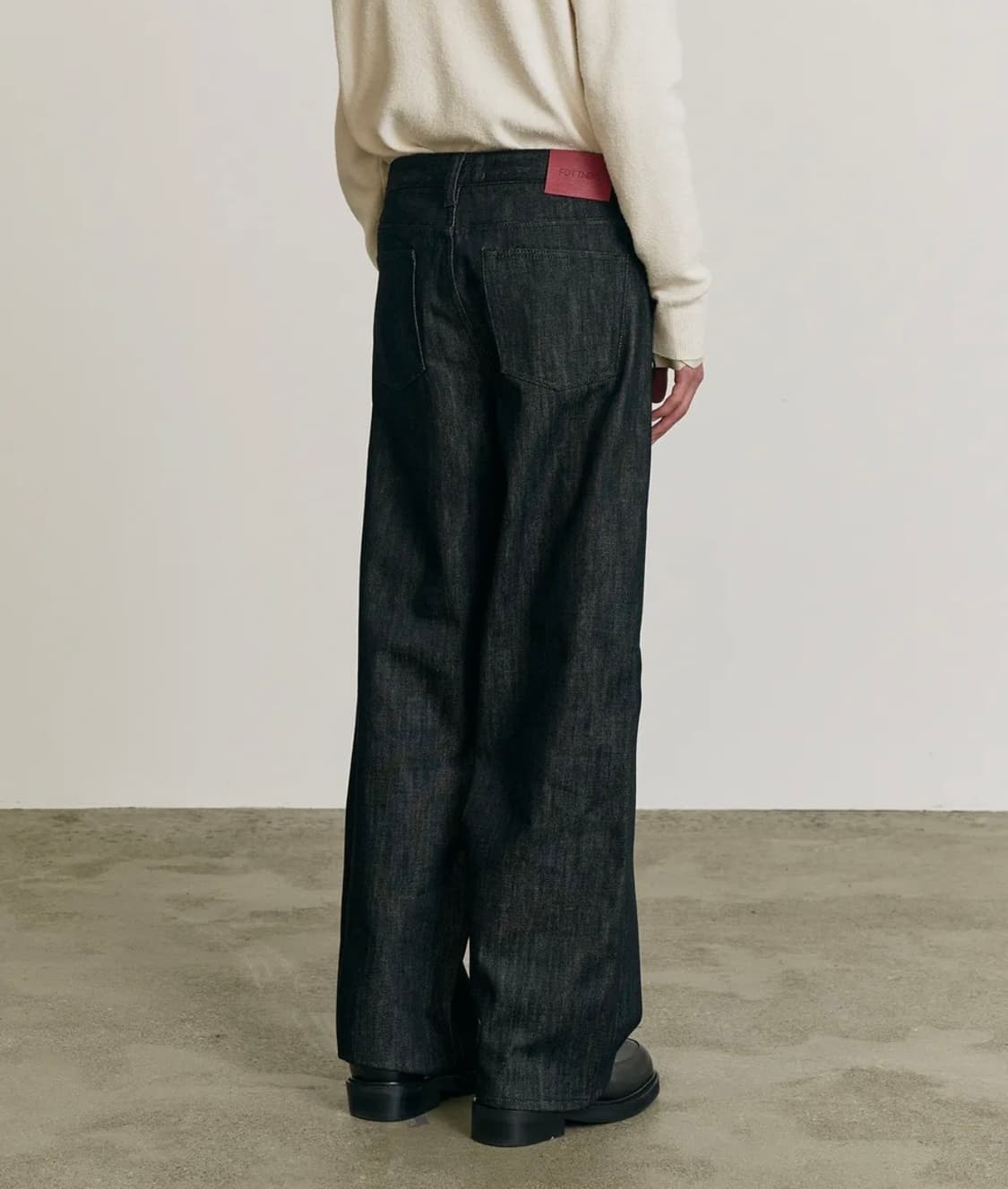 Two Tuck Wide Black Jeans 상품이미지3