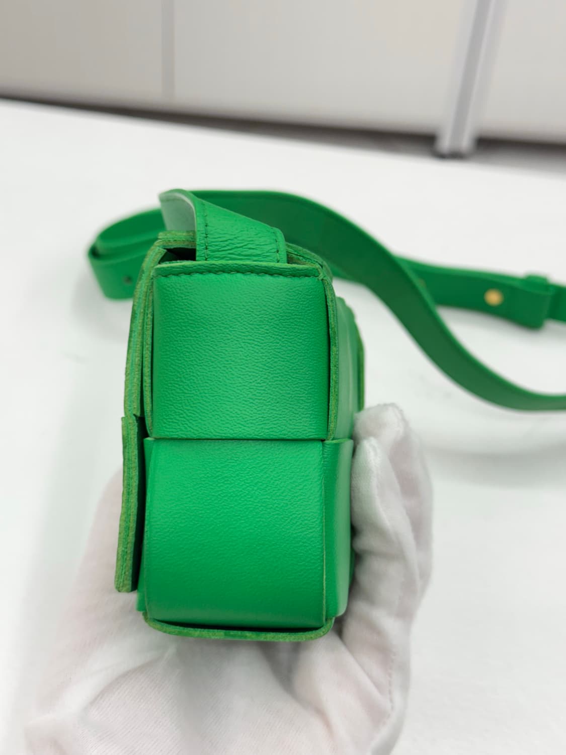 [미니] 보테가베네타 레더 카세트백 상품이미지6