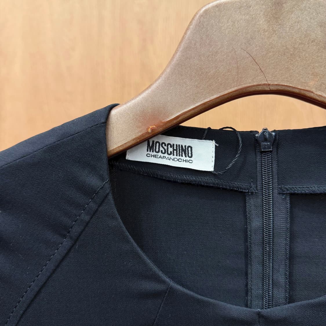 모스키노 칩앤시크 울 드레이프 원피스 패널 절개 중앙 매듭 디테일 블랙 상품이미지6