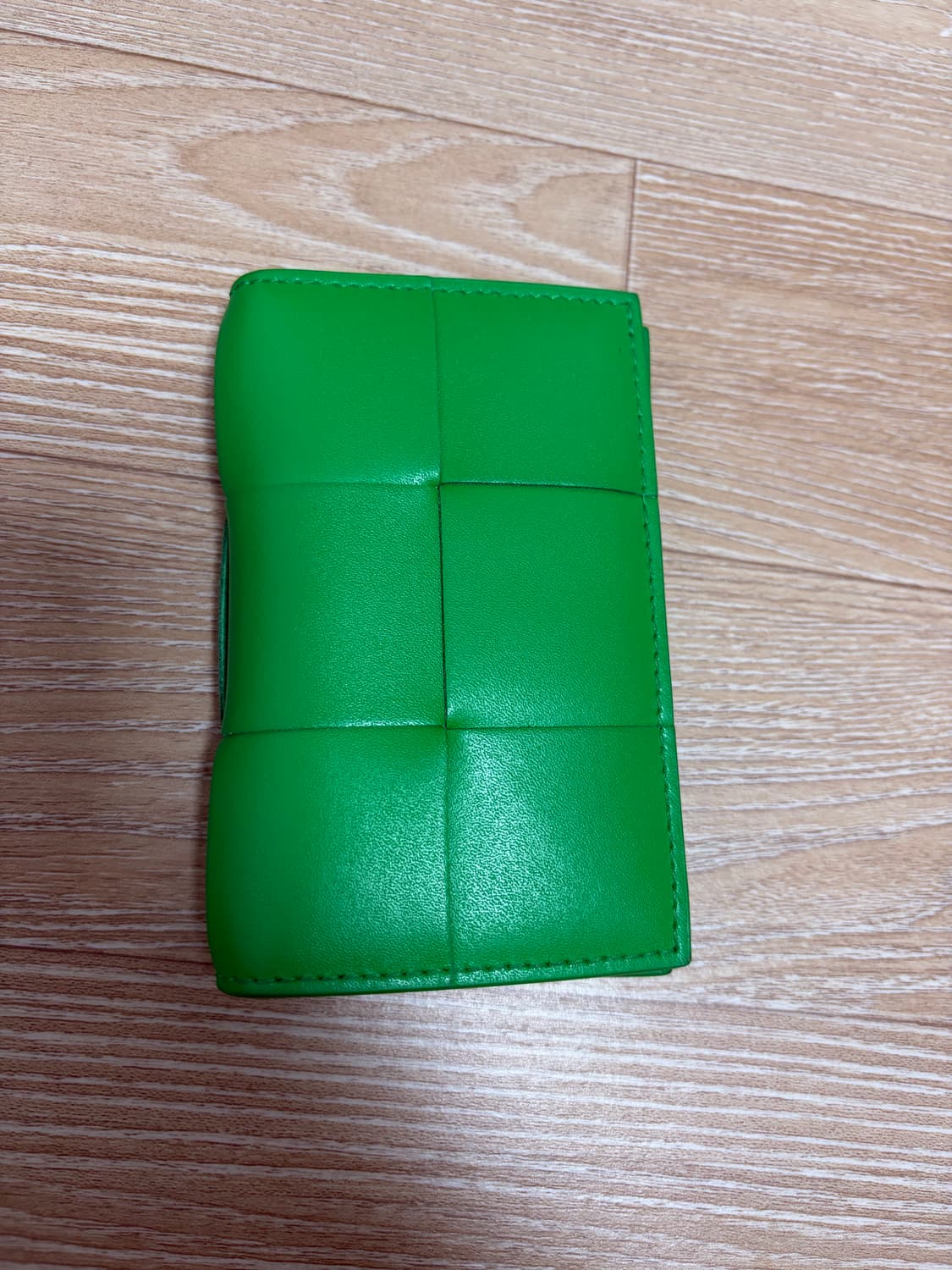 보테가베네타 카세트 플랩 카드지갑 상품이미지2