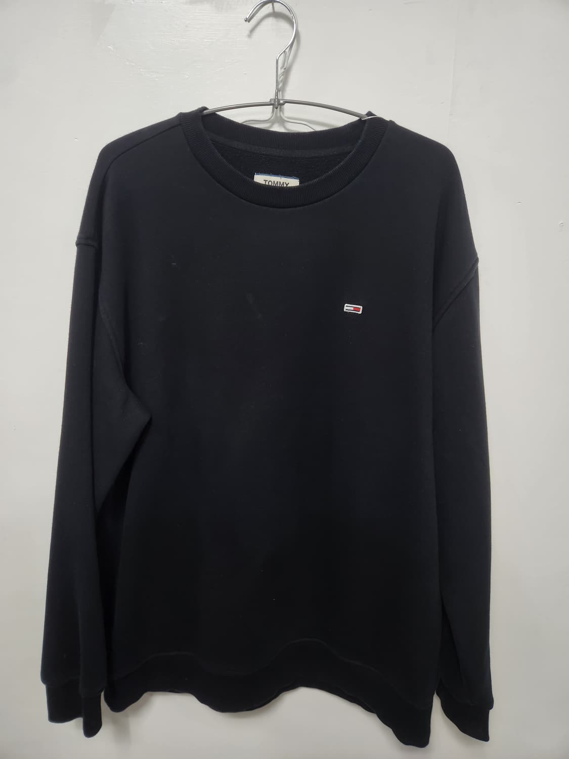 [정품] 타미 진스 스몰 플래그 로고 맨투맨 블랙 상품이미지1