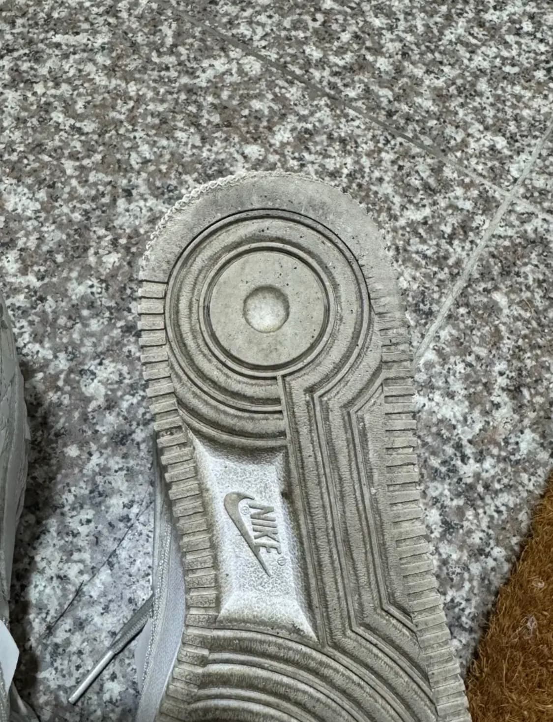 [240] 나이키 x 빌리 아일리시 에어포스 1 로우 sp 트리플 화이트 상품이미지9