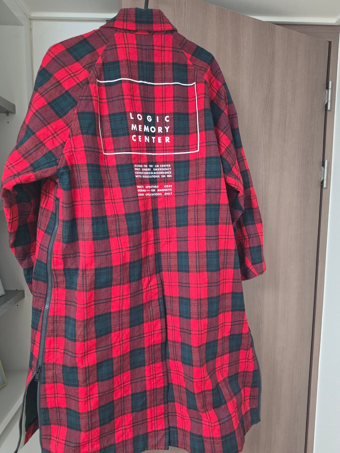 언더커버 18fw 메탈 패브릭 코트 2사이즈 상품이미지3