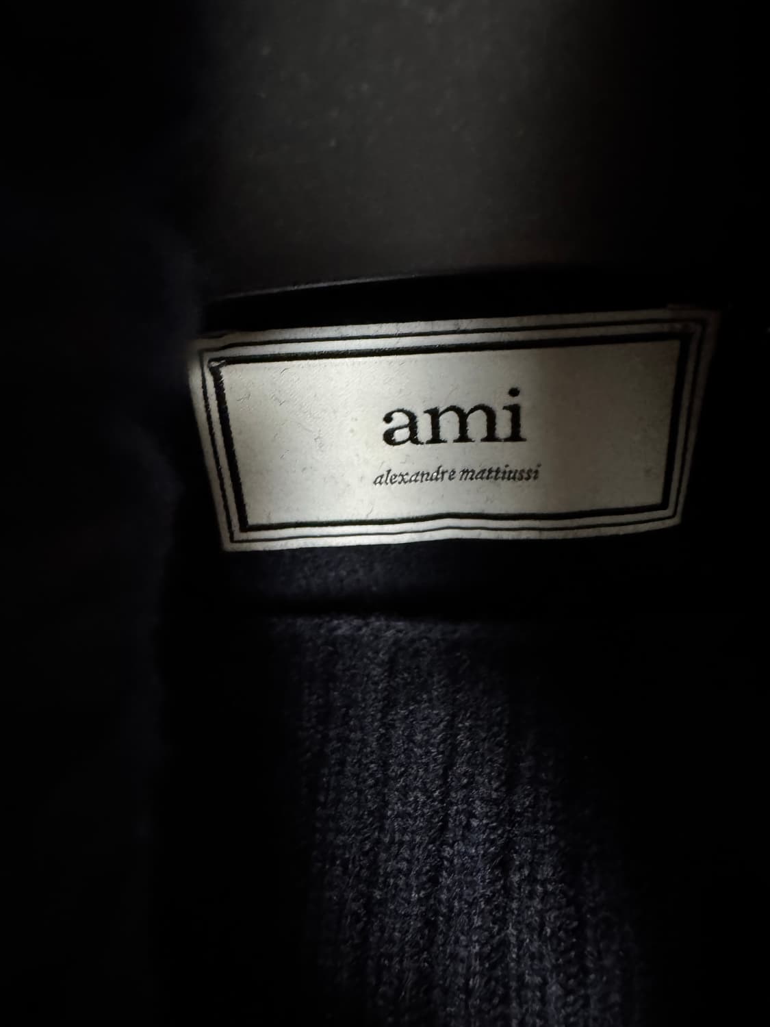 아미 네이비 터틀넥 니트 미친 가격에 판매합니다! 상품이미지4