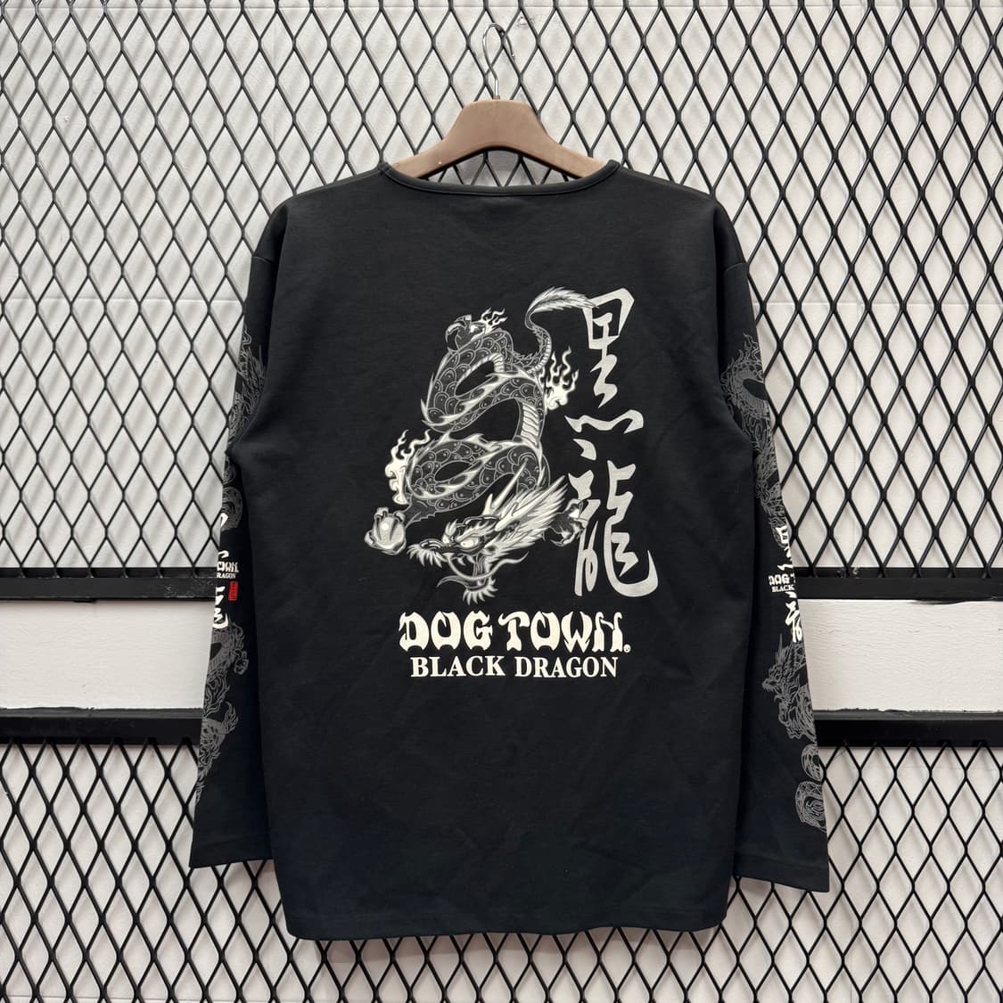 도그 타운 블랙 드래곤 롱 슬리브 흑룡 그래픽 프린팅 디테일 블랙 상품이미지1
