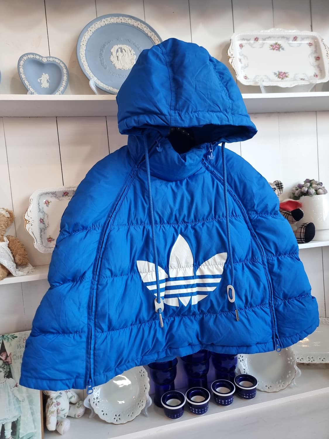 아디다스 오리지널스 패딩 망또 상품이미지3