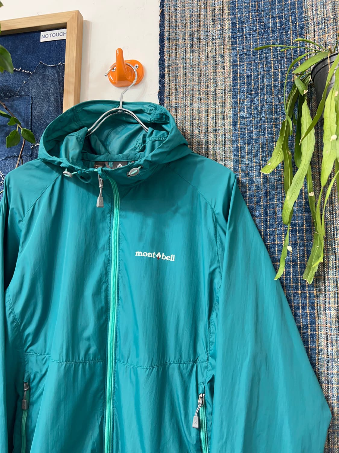 MONT BELL  Lightweight Hooded Wind Jacke 상품이미지3
