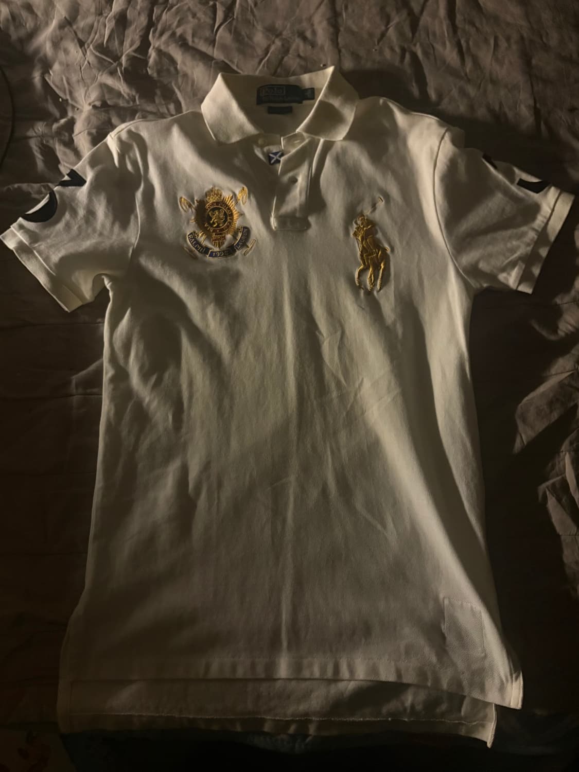 빅포니 크레스트 금장로고 카라티 상품이미지1