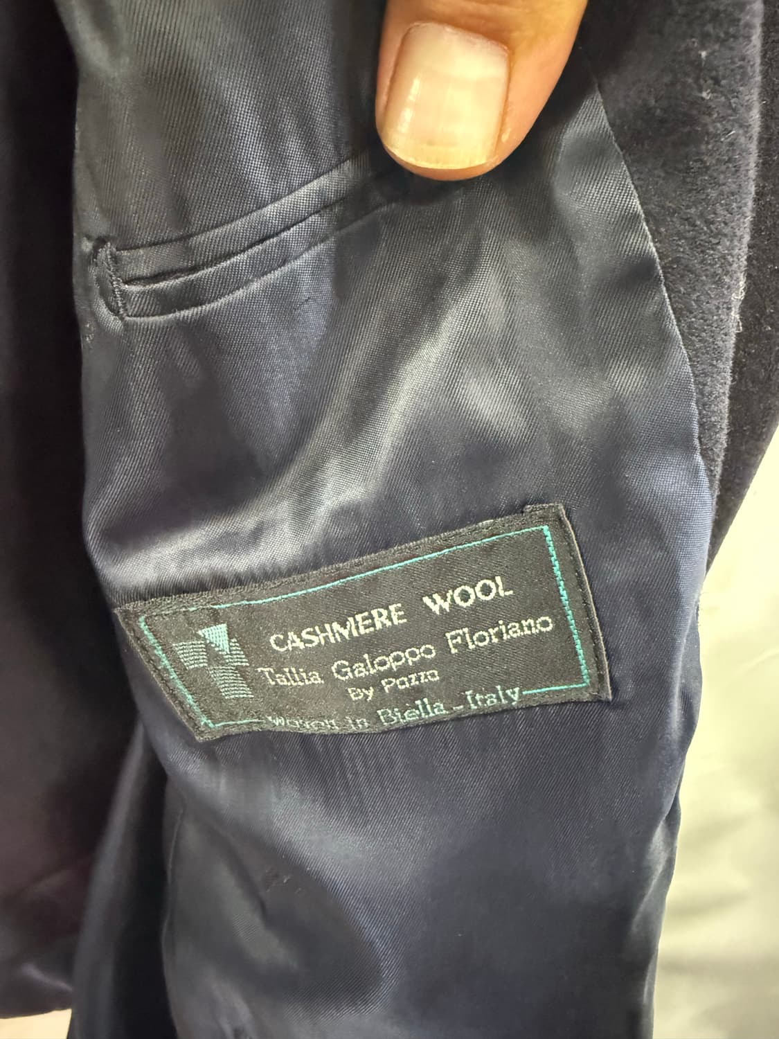 발렌티노 네이비 금장 버튼 자켓 상품이미지4