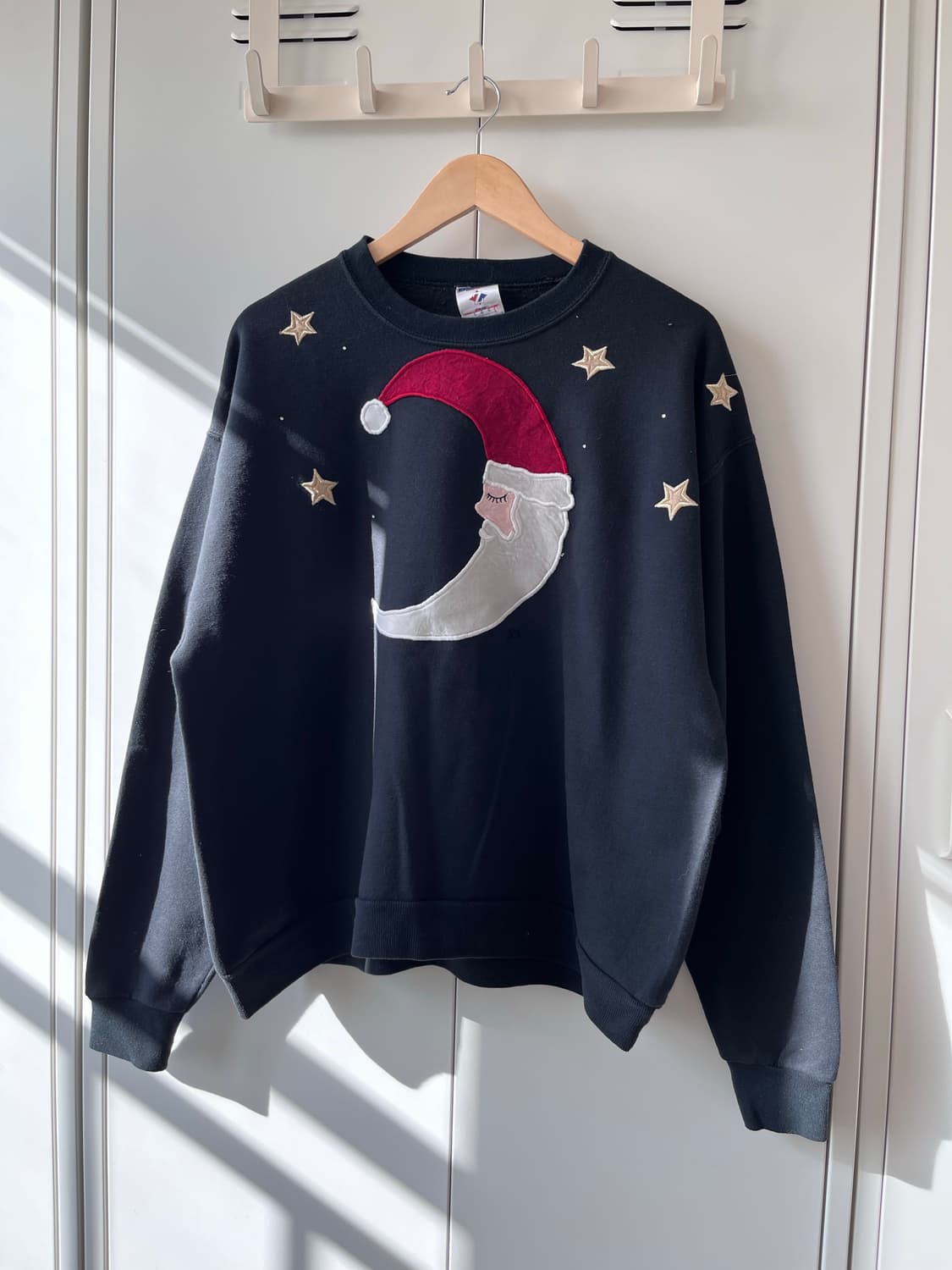 Jerzees 크리스마스 산타 자수 패치 오버핏 맨투맨 상품이미지4