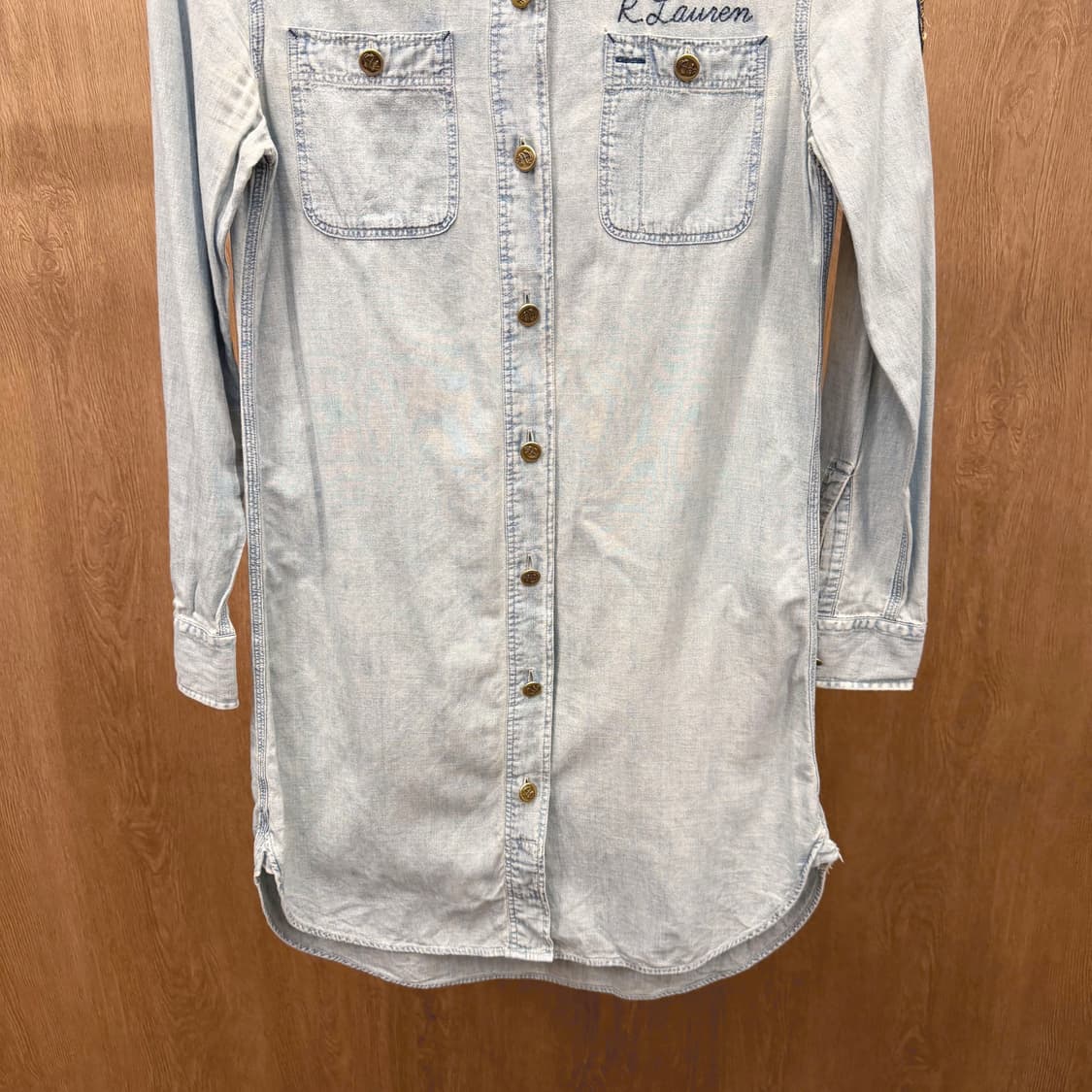 랄프 로렌 코튼 데님 롱 셔츠 백 넘버 패치 자수 와펜 디테일 블루 상품이미지5