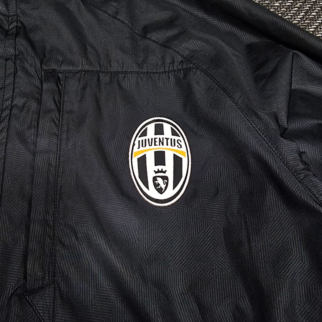 나이키 유벤투스 올드 로고 바람막이 상품이미지3