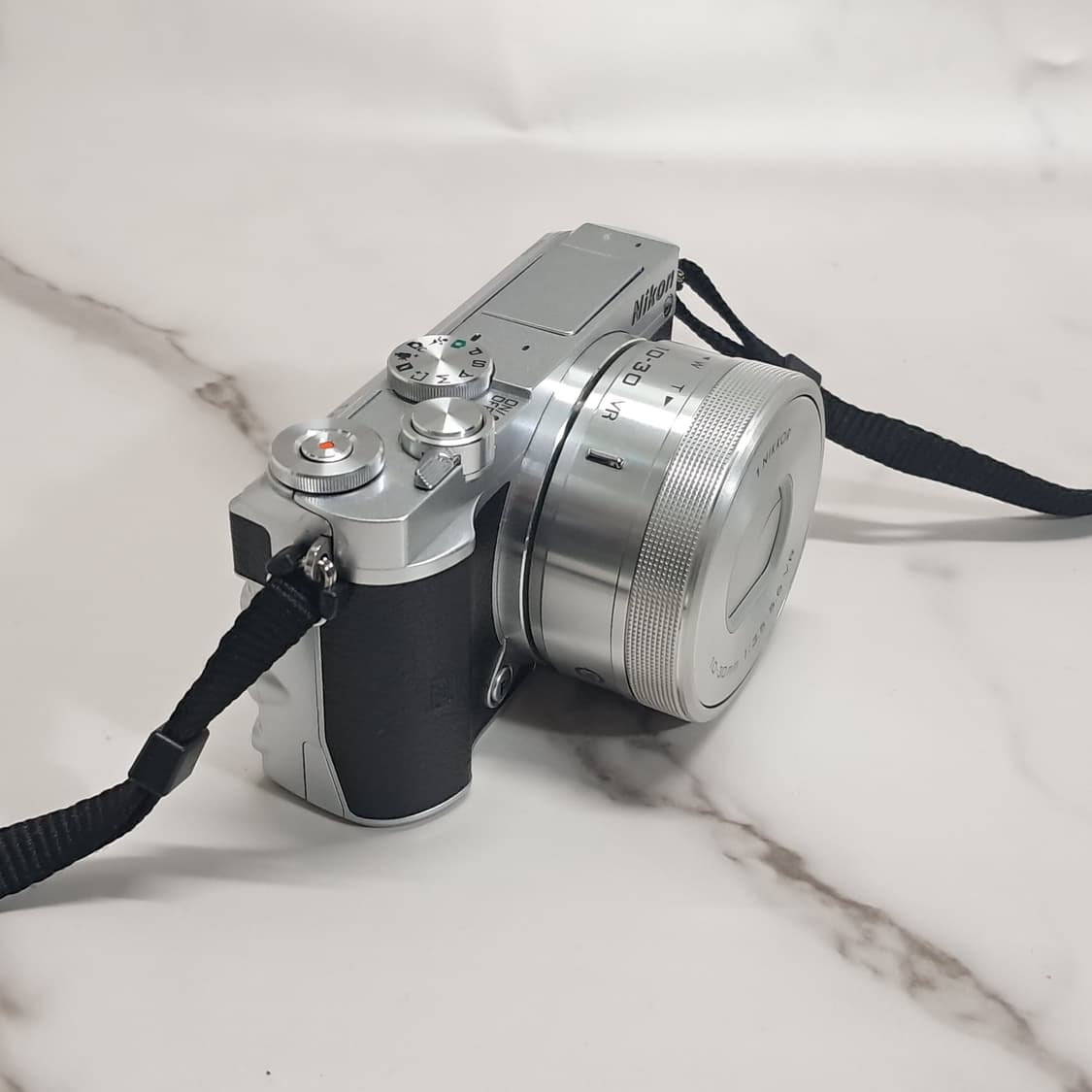 블핑지수&셀카) Nikon1 J5 미러리스 디카 / 렌즈 상품이미지3