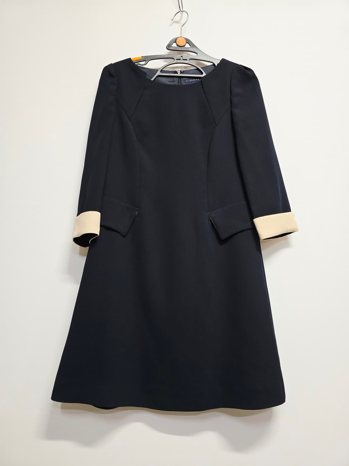 미니멈 배색 카라 원피스 상품이미지1