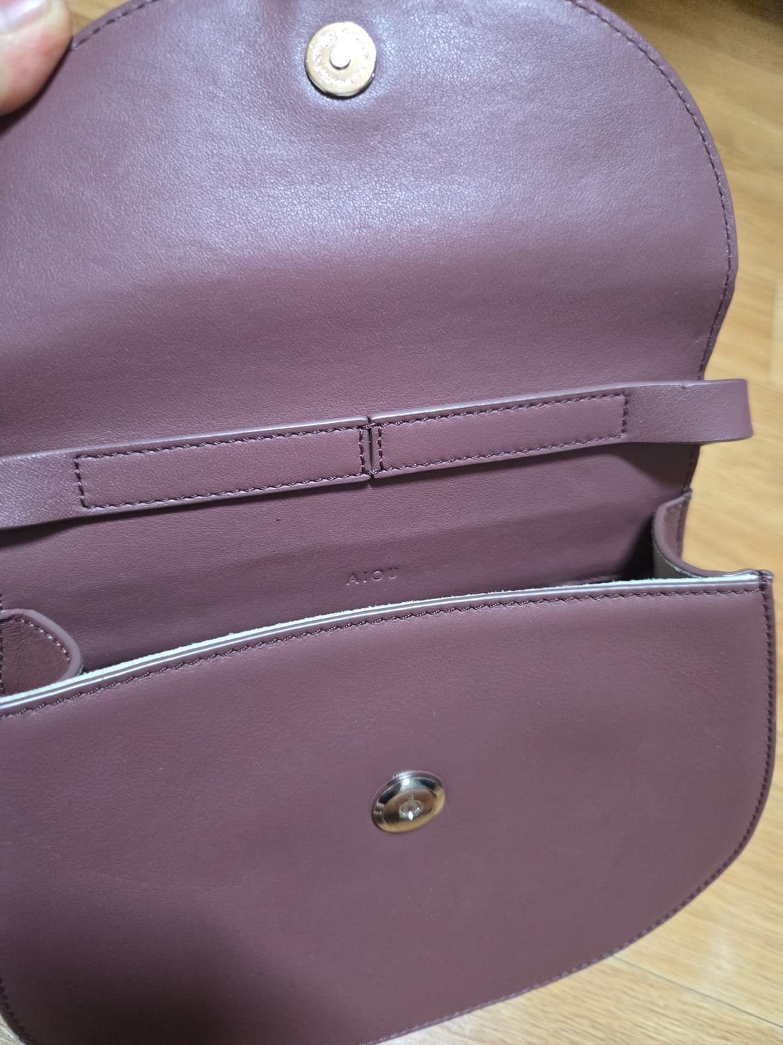 AIOU  앤드아이오유 정품 소가죽 미니 크로스백 상품이미지3