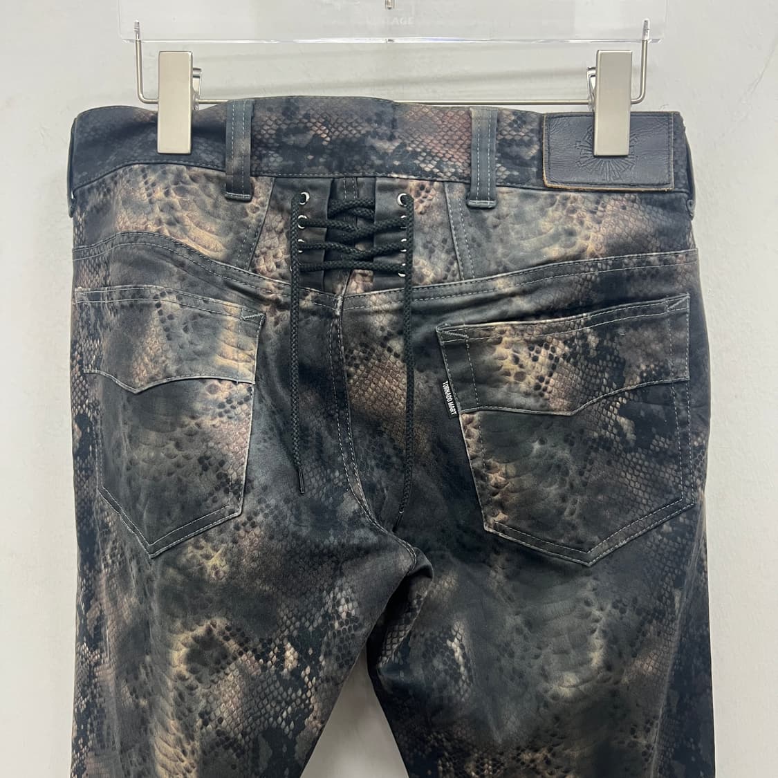 토네이도마트 00s 백레이스업 파이톤 플레어 팬츠 상품이미지8