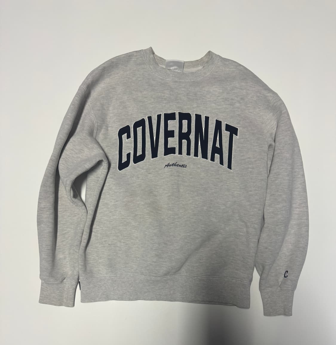 여성 커버낫 스펠아웃 기모 스웻 맨투맨 S 그레이 상품이미지1