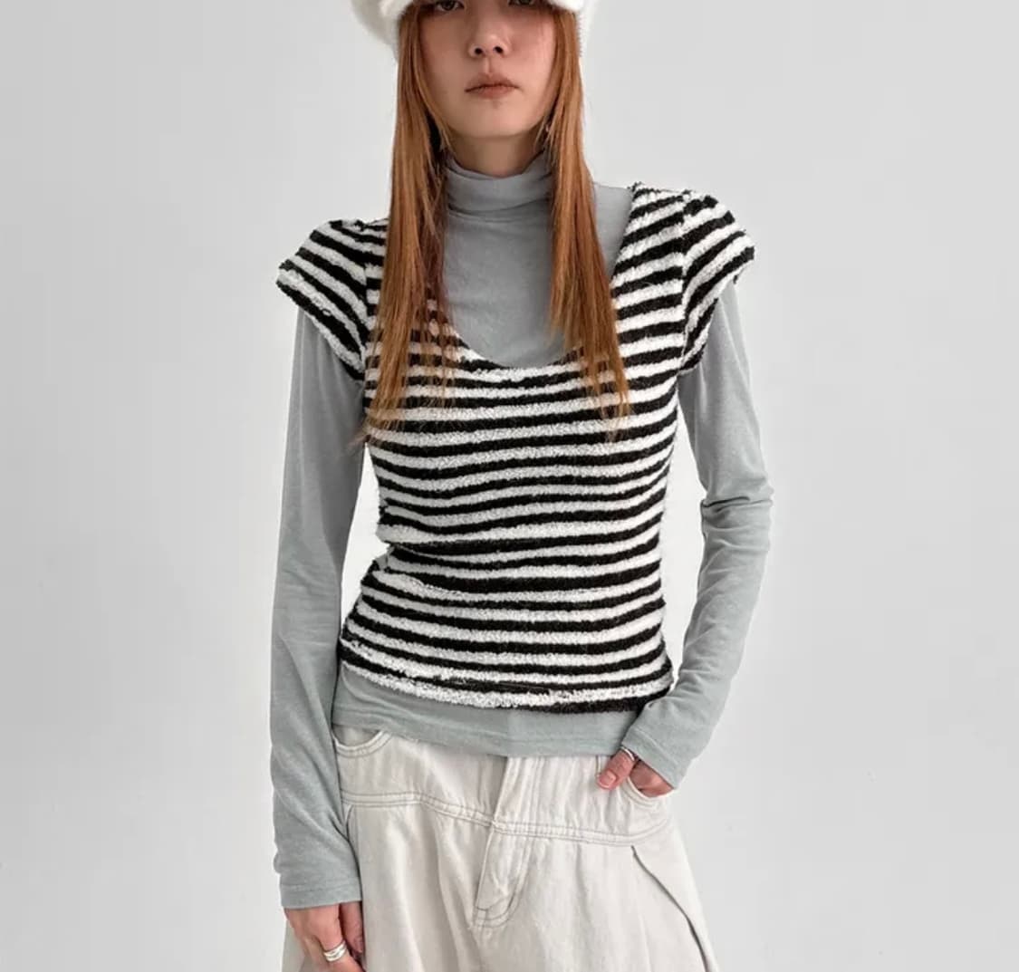 블랙업 스트라이프 니트 반팔 상품이미지1