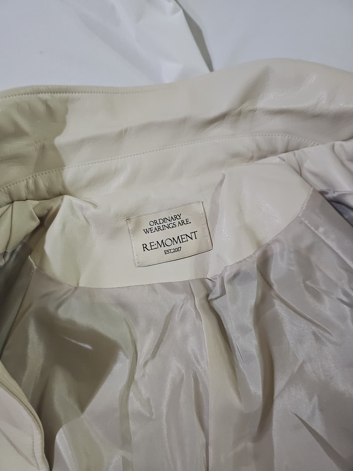 오디너리먼트 마크 하프 비건 레더 가죽 자켓 크림 상품이미지9