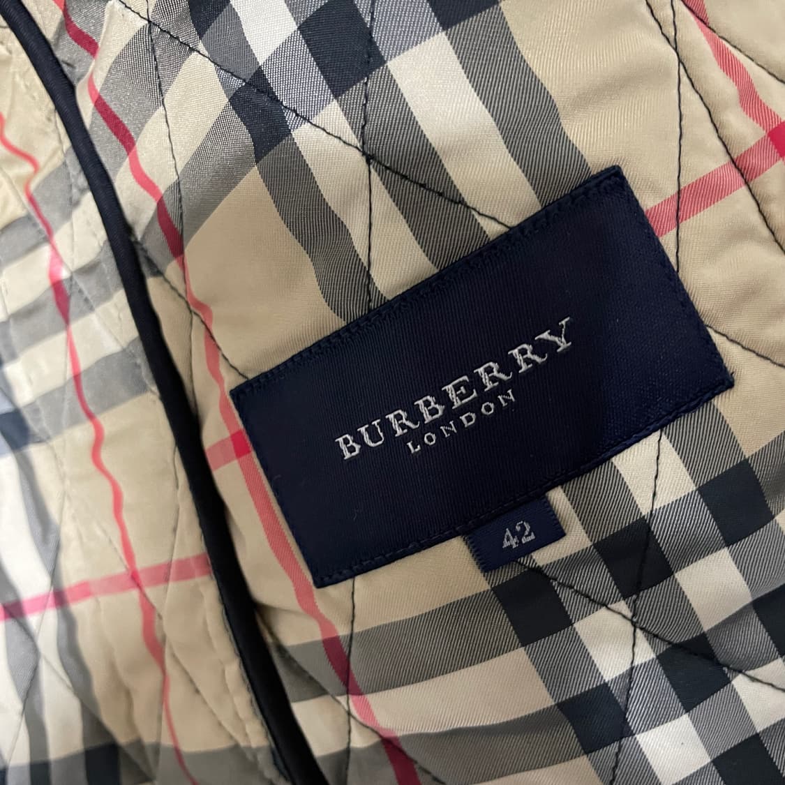 버버리 여성 퀄팅 점퍼 블랙 42 (66-77) 상품이미지6