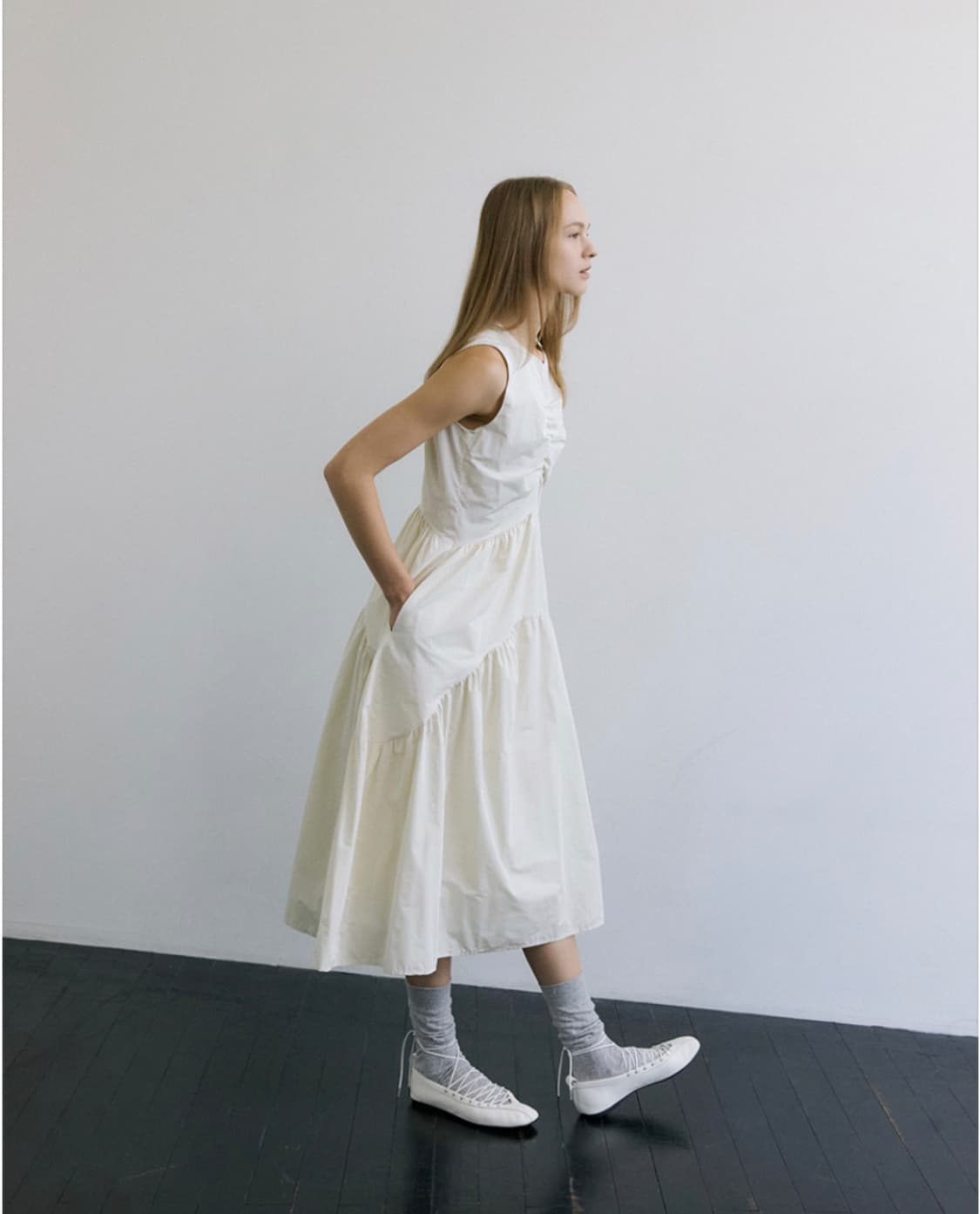 마이스 샤이닝 슬리브리스 드레스 상품이미지3