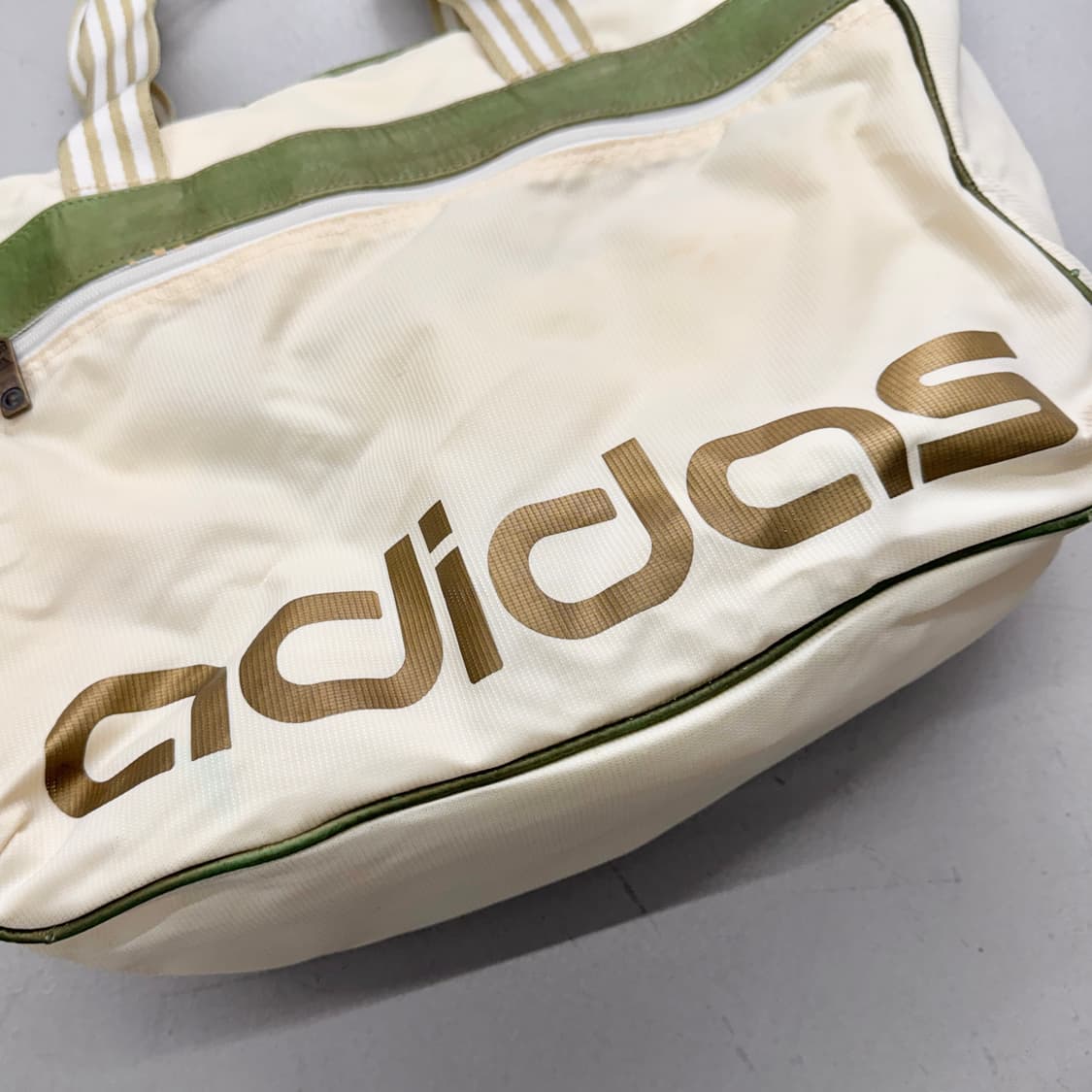 아디다스 Y2K 흰초 00s 올드스쿨 빅로고 크로스백 상품이미지3