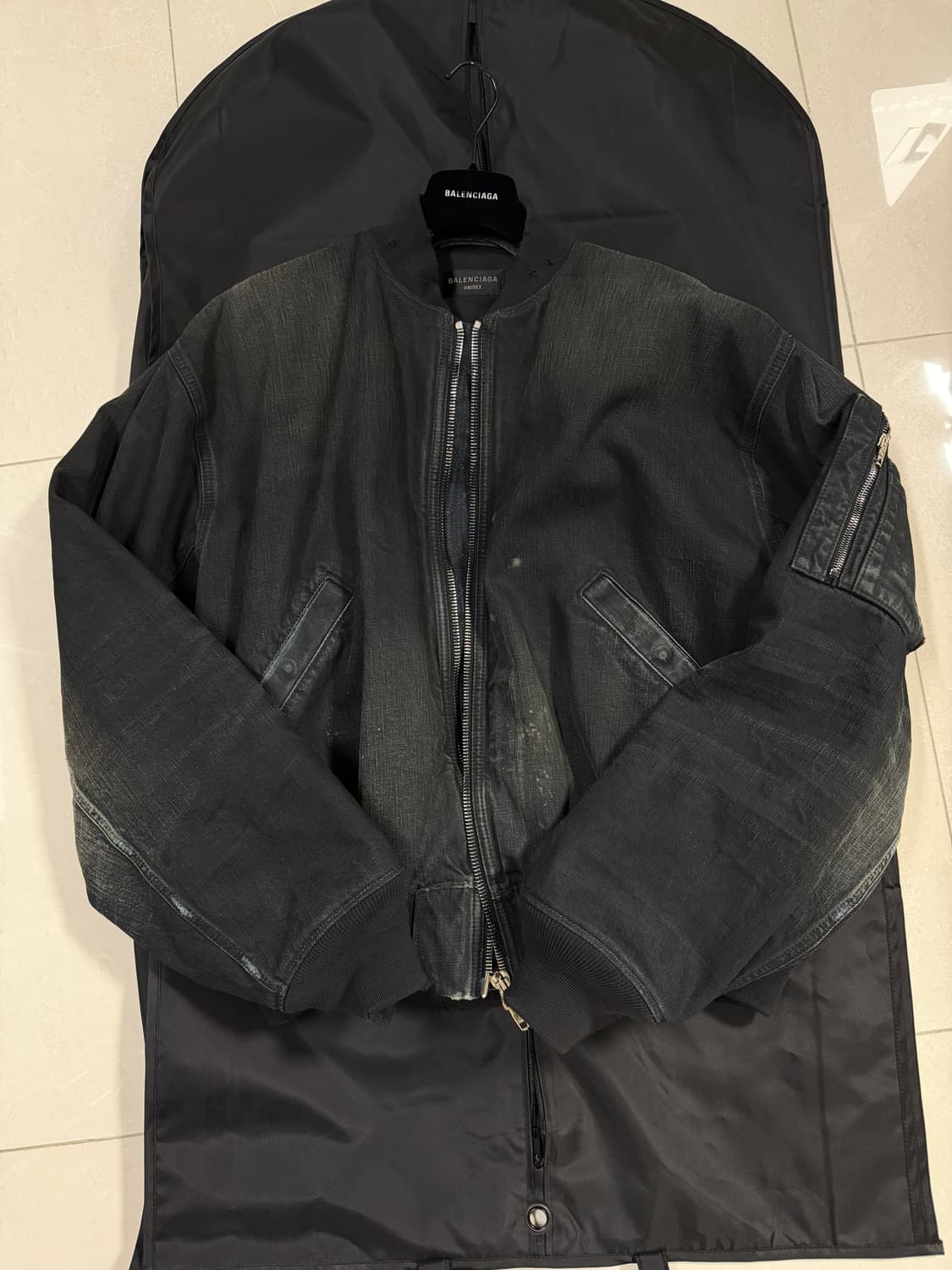 [XS]발렌시아가 데님 봄버 25ss 국내 매장판 상품이미지2