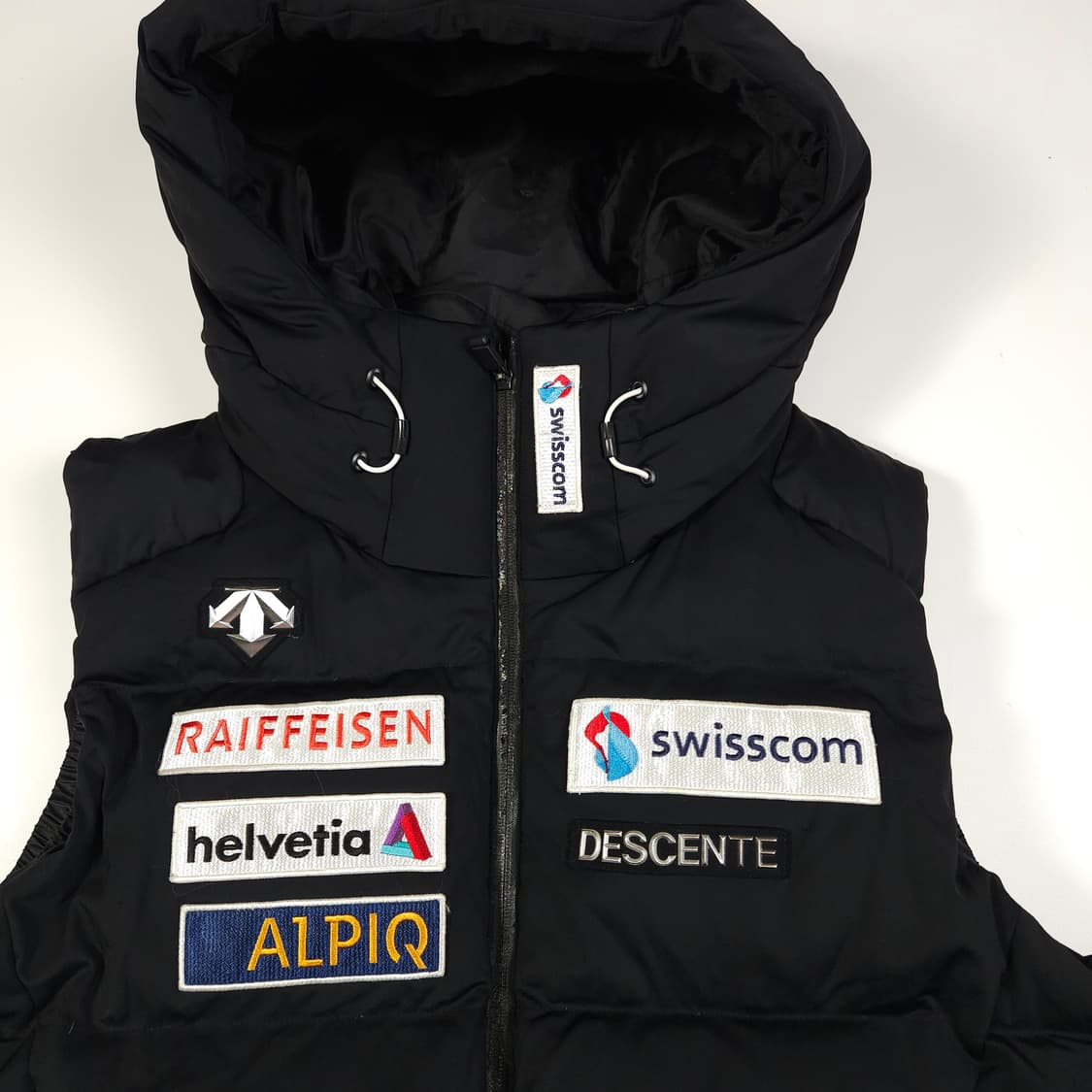 데상트 아우디 스위스 조끼패딩 상품이미지2