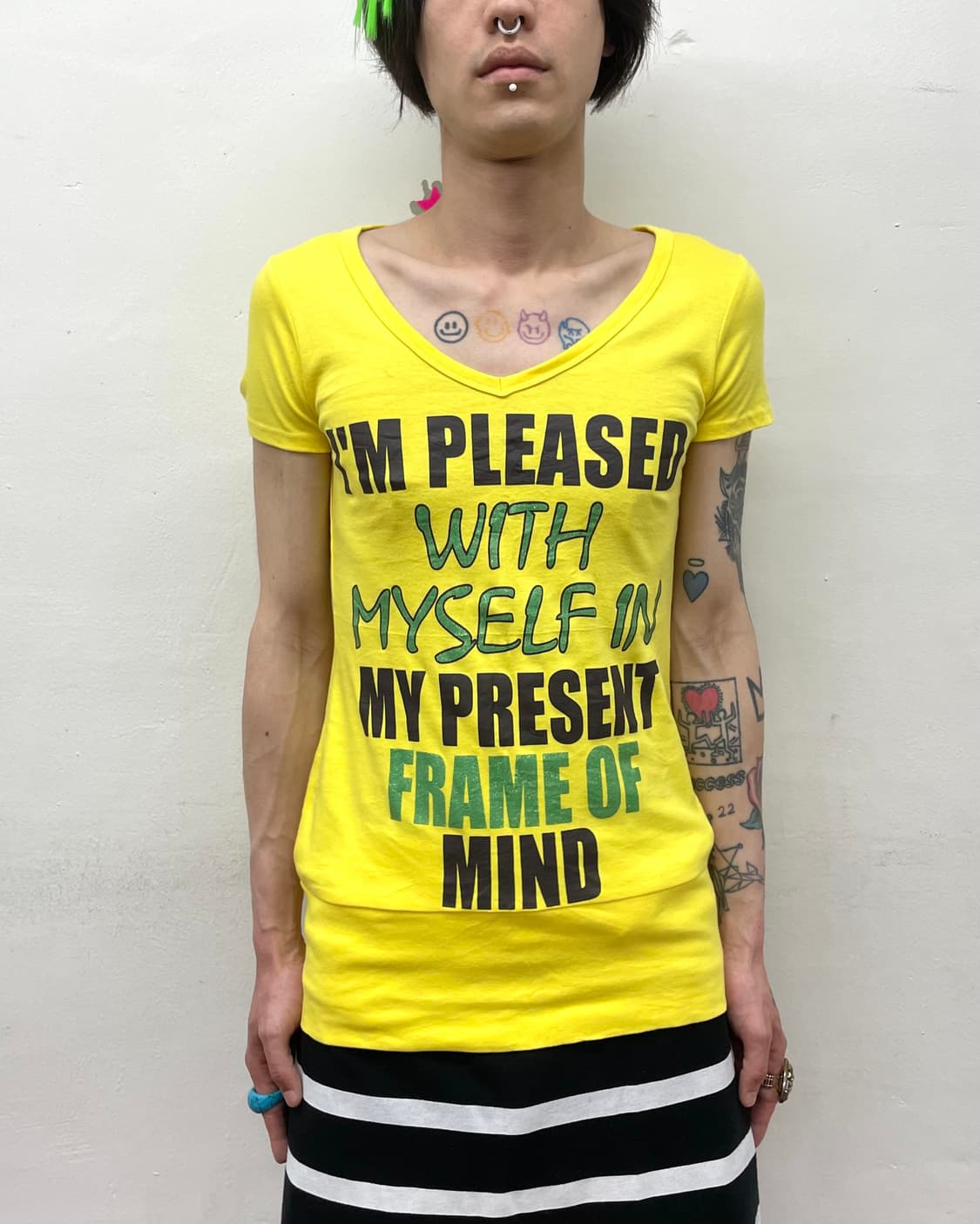 Glossy lettering yellow T-shirt  상품이미지1