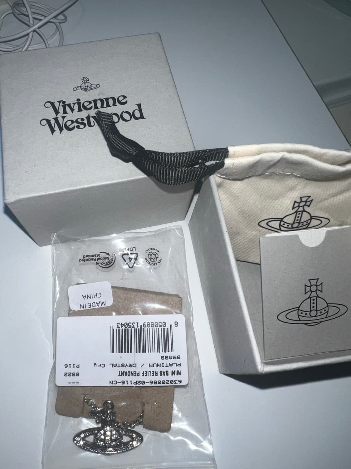 비비안웨스트우드 미니 바스 릴리프 펜던트 실버 새상품 상품이미지2