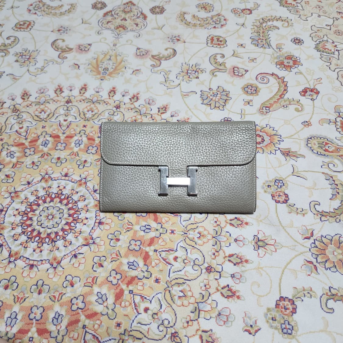 에르메스 콘스탄스 장지갑

 상품이미지1