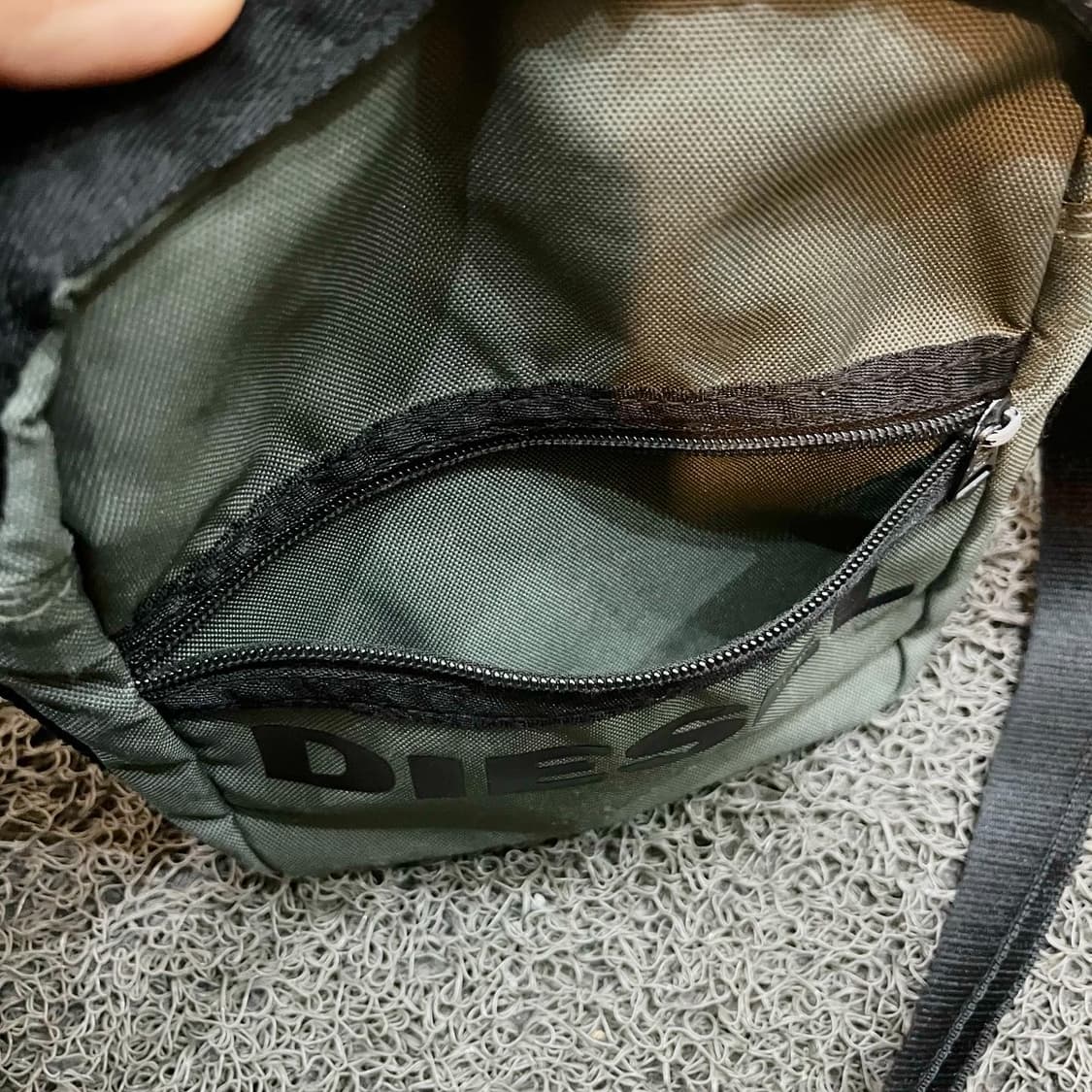DIESEL Logo cross bag 상품이미지5