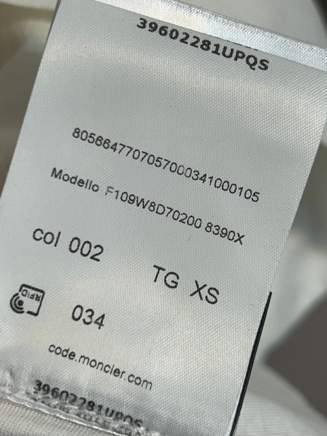 몽클레어 x 시몬 로샤 진주 로고 퍼프 슬리브 티셔츠 상품이미지10