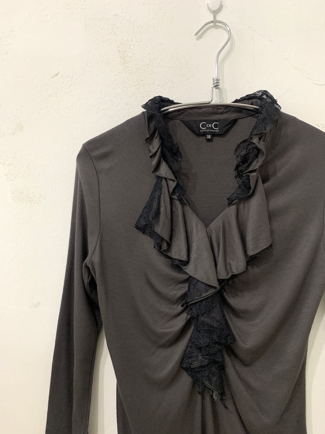 Feminine Charcoal Ruffle Blouse 상품이미지10