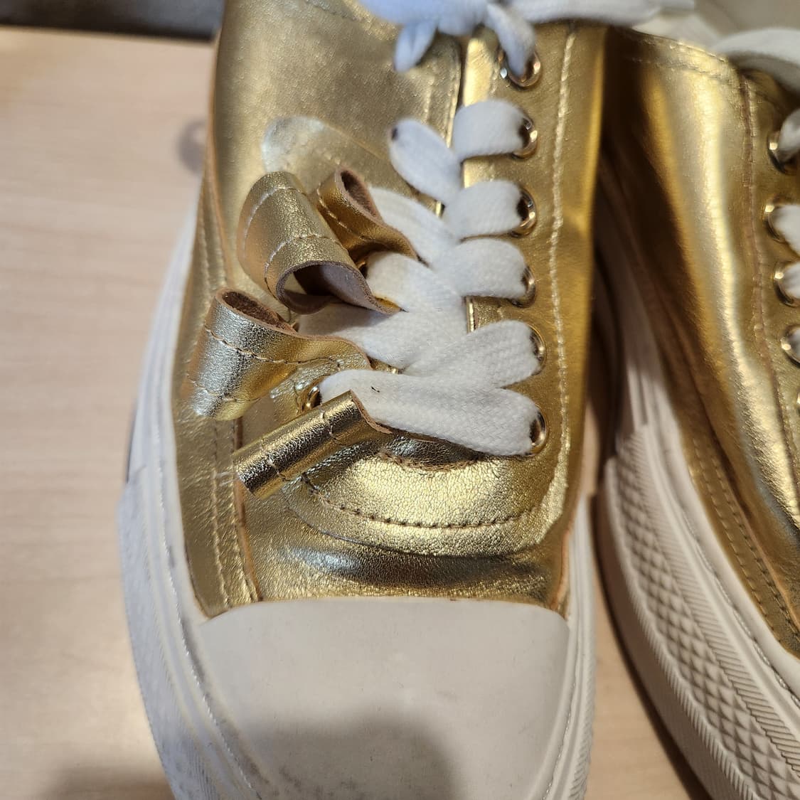 룩을 살리는 골드 무드👟 나무하나 PRIVEÉ 245 상품이미지9