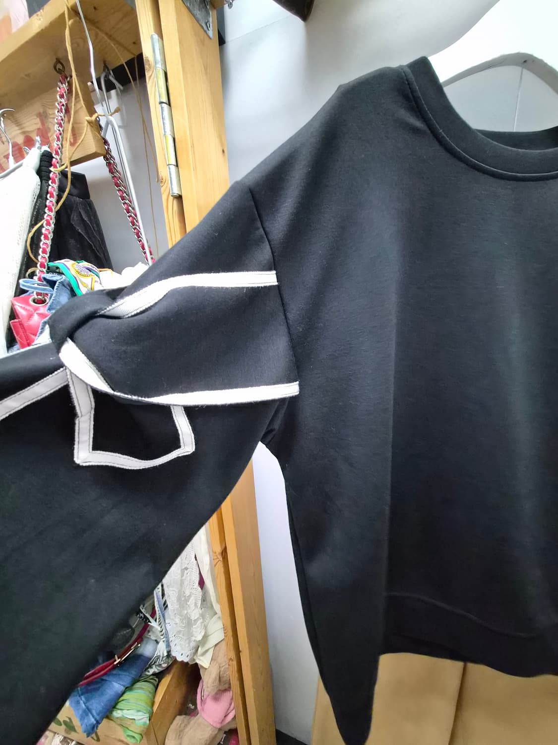 띠어리 리본꼬임 스판 맨투맨. 10month와이드팬츠 상품이미지2