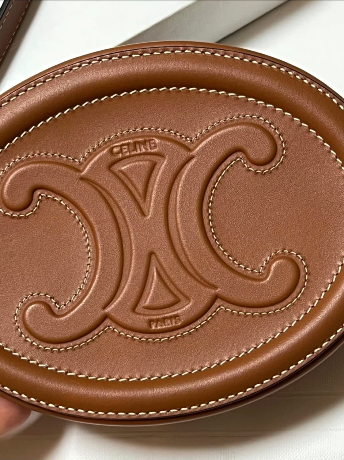 셀린느 트리오페 오벌펄스 미니 탄 크로스백(풀박스) 상품이미지4