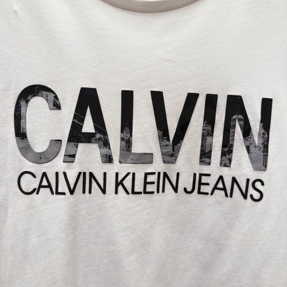 캘빈클라인 베이직 반팔 티셔츠 빅로고 프린팅 그래픽 디테일 화이트 상품이미지6