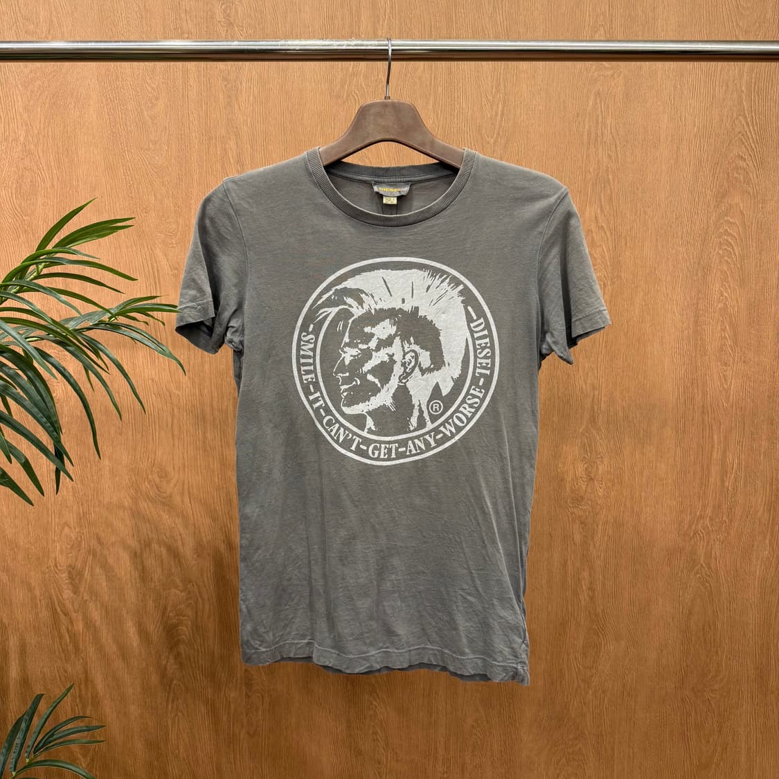 디젤 모히칸 헤드 그래픽 프린트 반팔 티셔츠 빈티지 로고 디테일 그레이 상품이미지1