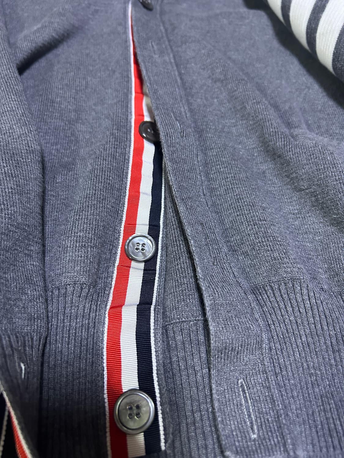 [새상품급, 4] 톰브라운 밀라노스티치 가디건 그레이 상품이미지4