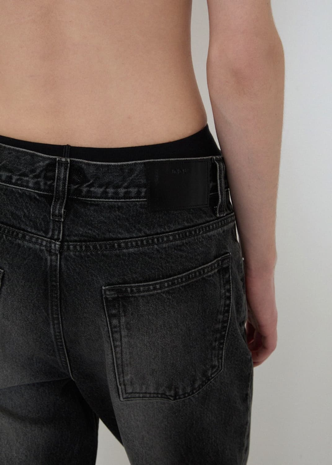 252 RELAXED FLARE DENIM JEANS (USED BLAC 상품이미지4