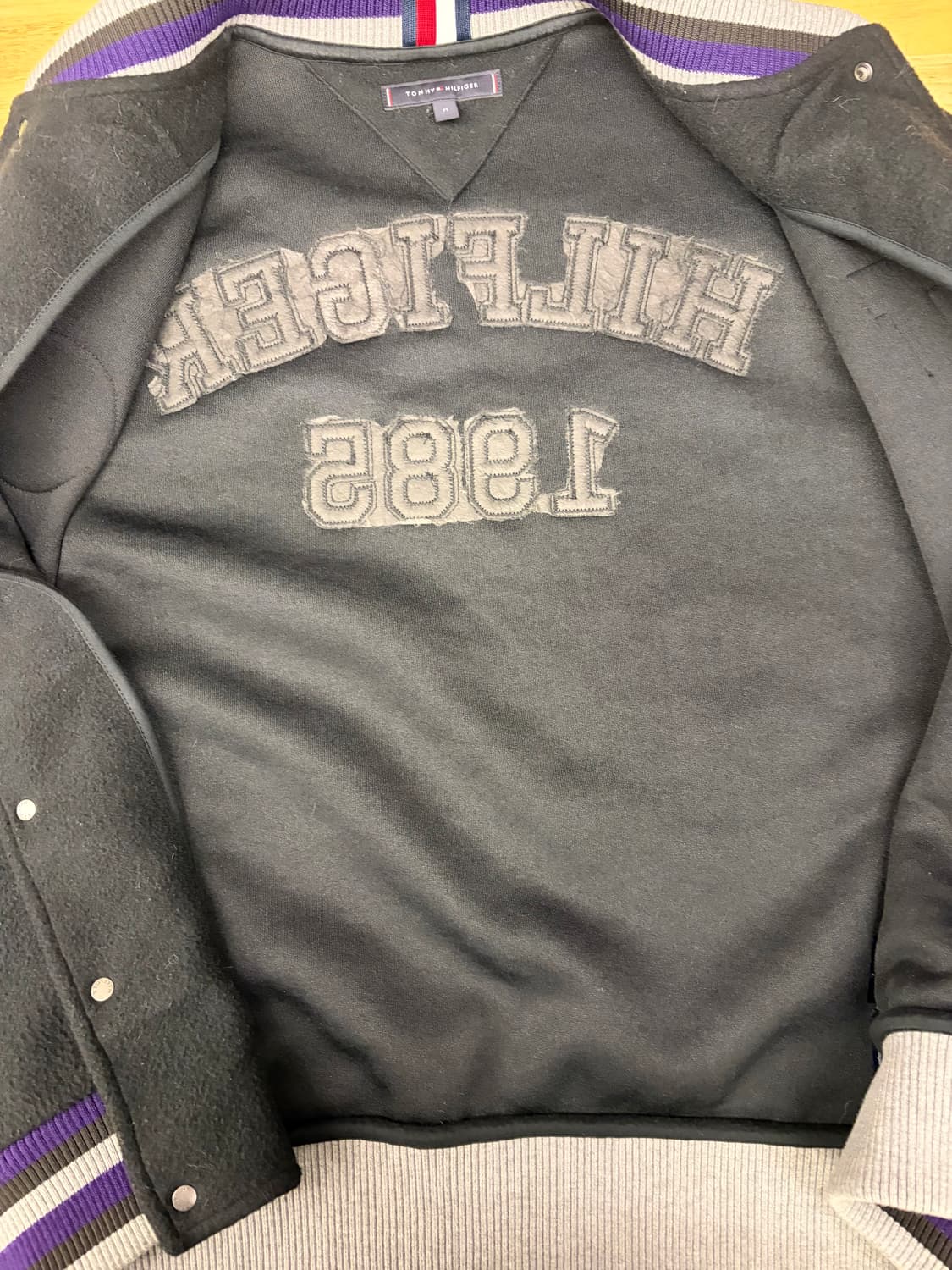 [M] 타미힐피거 블랙 바시티 자켓 상품이미지6