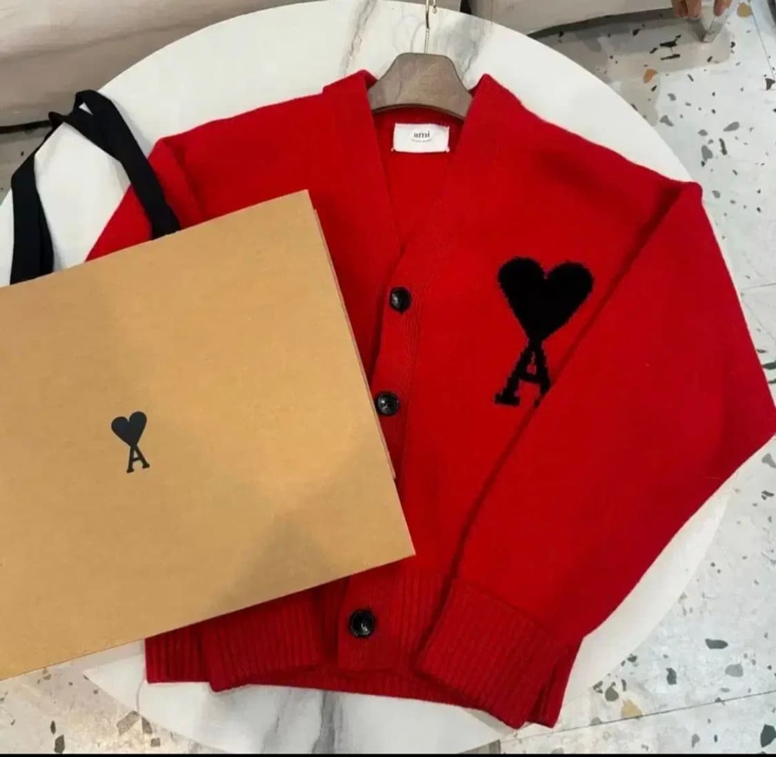 [정품] 아미 빅하트 인타르시아 가디건 레드 블랙하트 상품이미지1