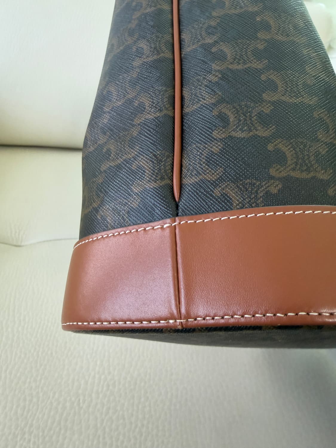 셀린느 트리오페 버킷백 스몰  상품이미지4