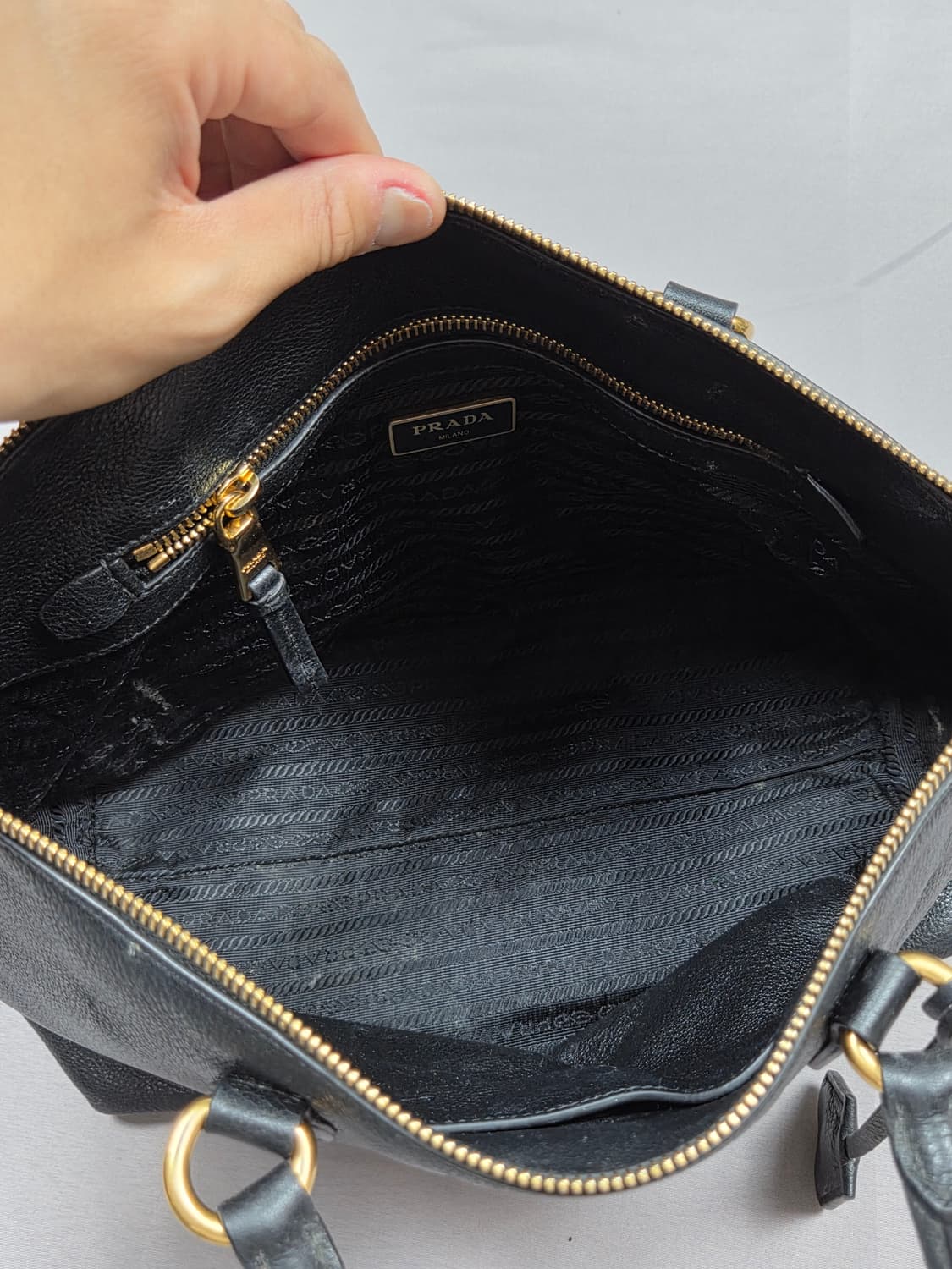 [프라다] 비텔로 다이노 레더 골드 메탈 로고 토트백 | G00012 상품이미지7