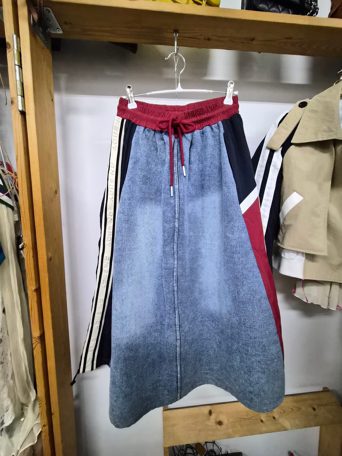 스포티 데님 배색 롱스커트.레터링 트렌치점퍼 상품이미지2