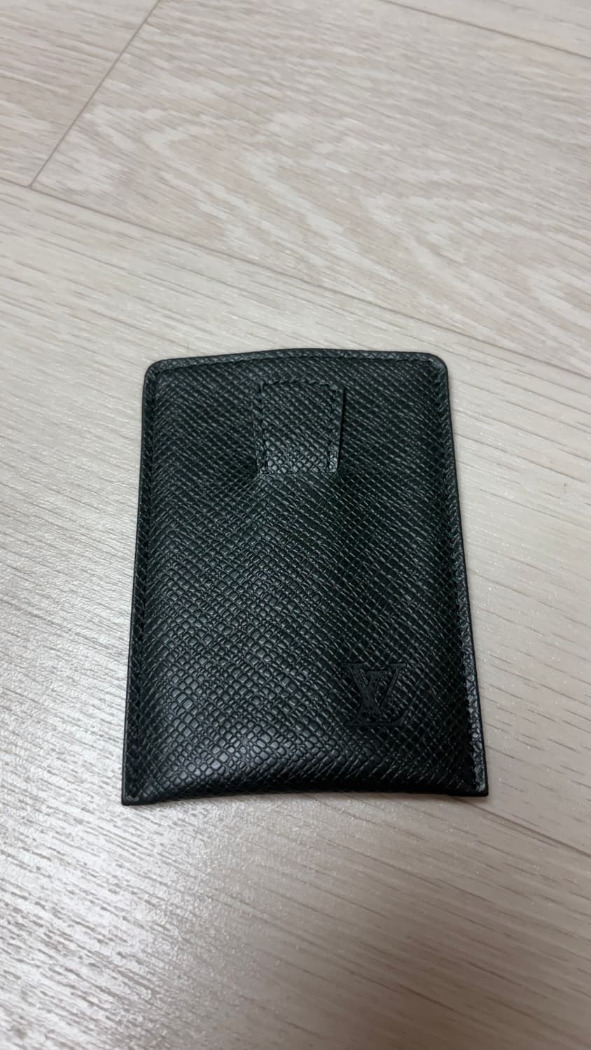 루이비통 타이가 그린 카드지갑 상품이미지2