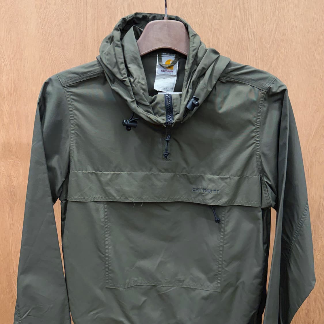 칼하트 아노락 후드 윈드 브레이커 지퍼 포켓 밑단 드로우 스트링 카키 상품이미지4
