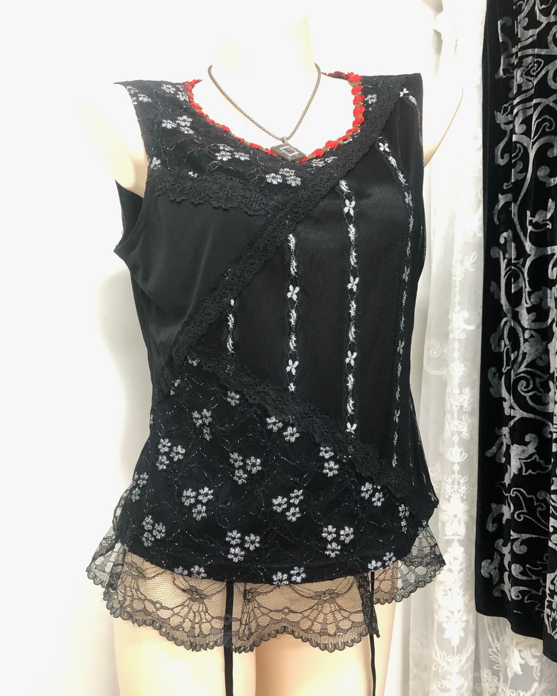 black patchwork rose neck sleeveless 상품이미지2
