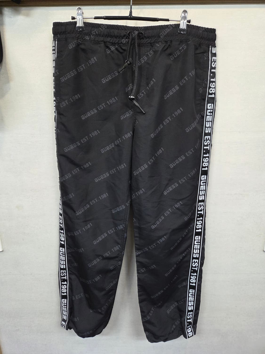 게스 멀티 사이드로고 트랙 폴리팬츠 xl 상품이미지1
